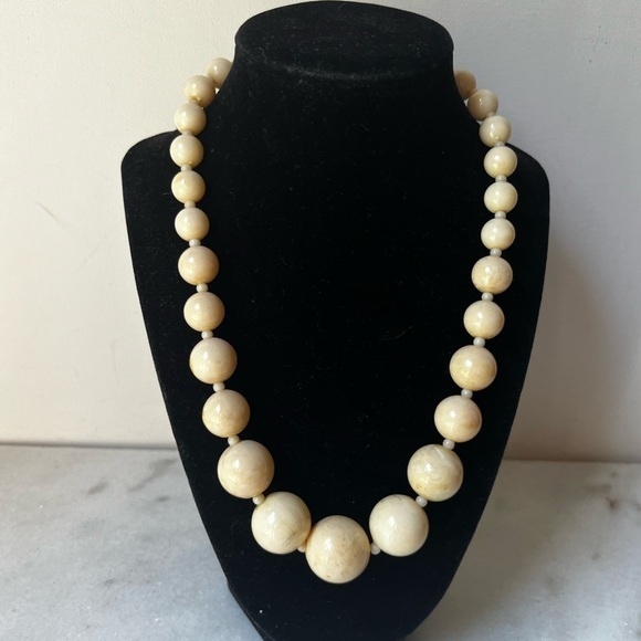 Jewelry - Elegant Cream Beaded Necklace art deco vintage
